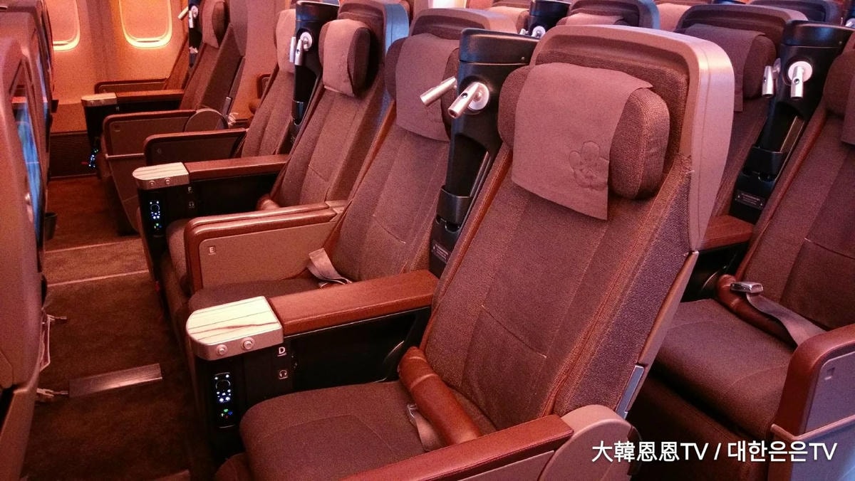 【中華航空】豪華經濟艙初體驗!-一般經濟艙也能坐? 【中華航空】豪華經濟艙初體驗!-一般經濟艙也能坐?