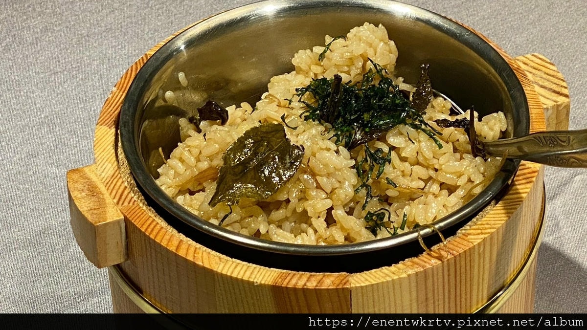 【台北美食】禪風茶樓丨超越米其林的蔬食餐廳,以茶會江浙菜,中 【台北美食】禪風茶樓丨超越米其林的蔬食餐廳,以茶會江浙菜,中