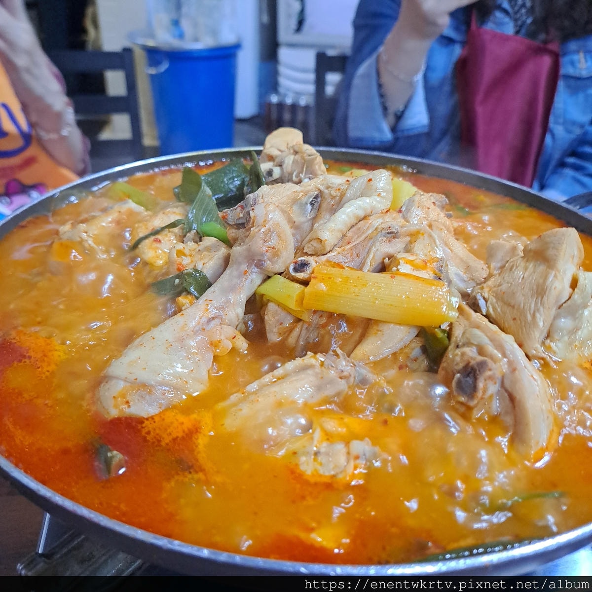 【韓國美食。首爾市廳美食推薦】豐年辣雞湯풍년닭도리탕丨韓國電