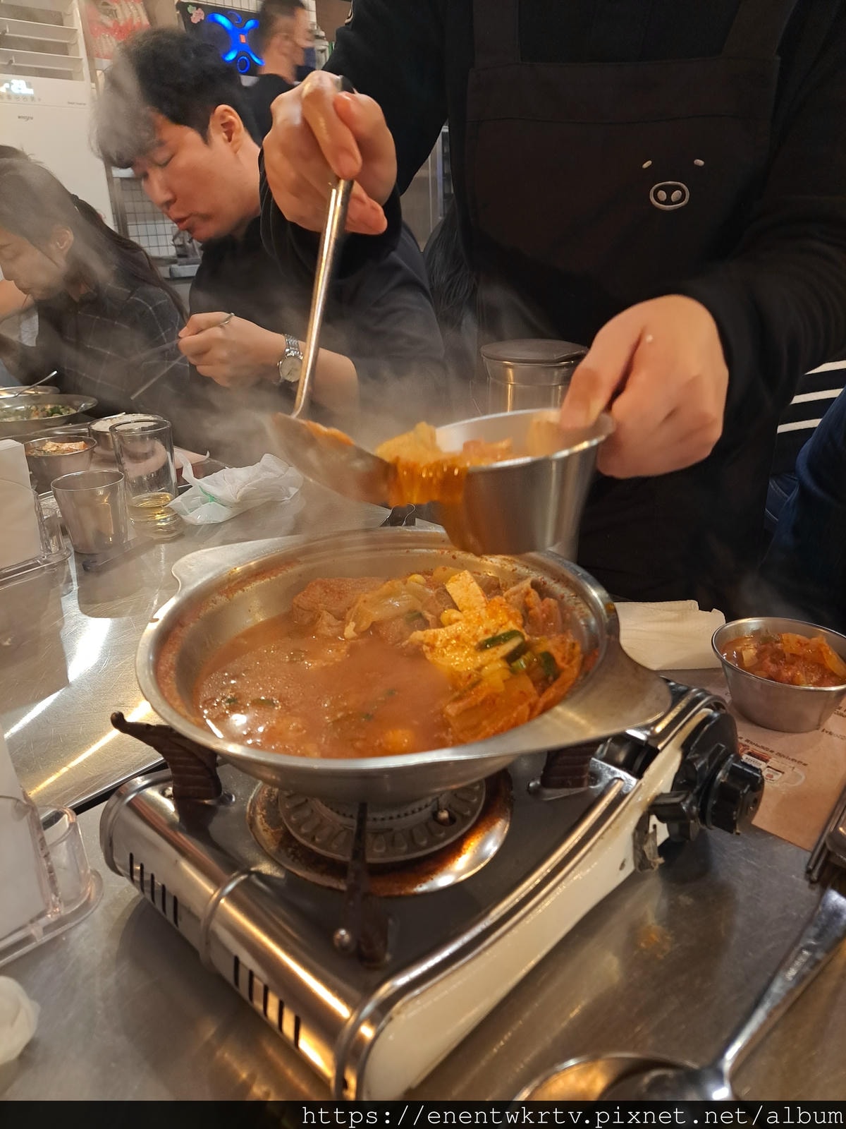 【韓國美食。首爾】金豬食堂금돼지식당丨韓國米其林推薦的人氣烤