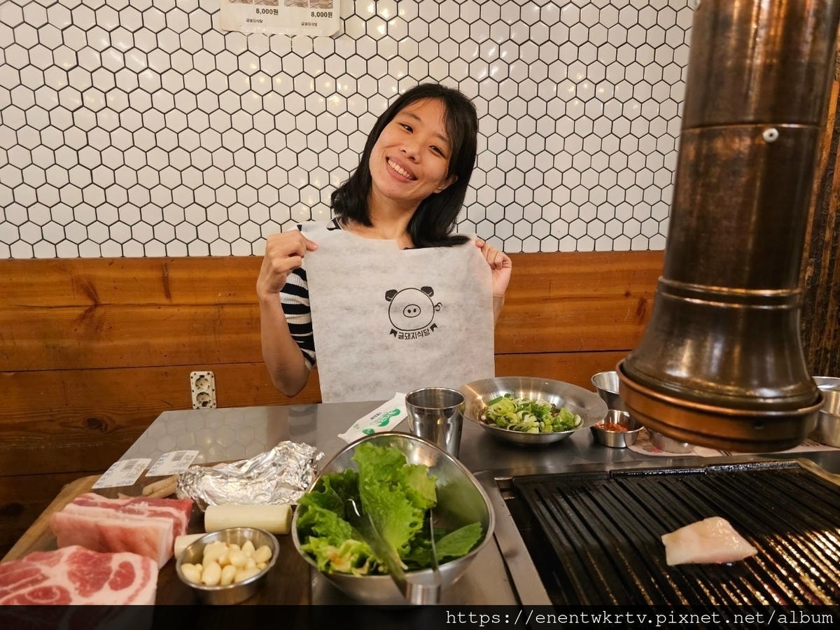 【韓國美食。首爾】金豬食堂금돼지식당丨韓國米其林推薦的人氣烤