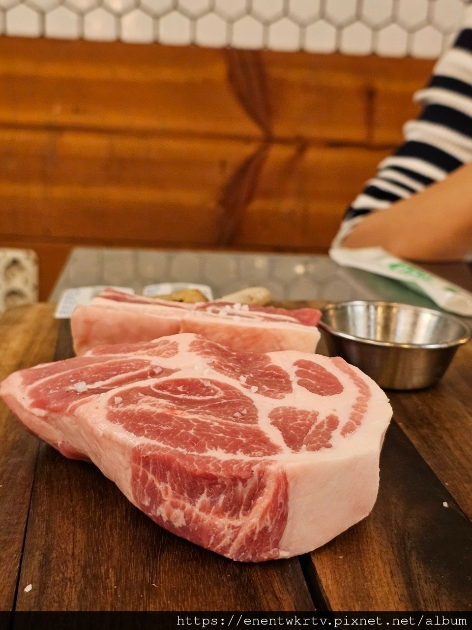 【韓國美食。首爾】金豬食堂금돼지식당丨韓國米其林推薦的人氣烤