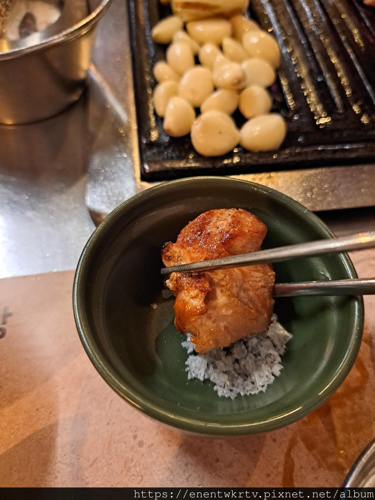 【韓國美食。首爾】金豬食堂금돼지식당丨韓國米其林推薦的人氣烤