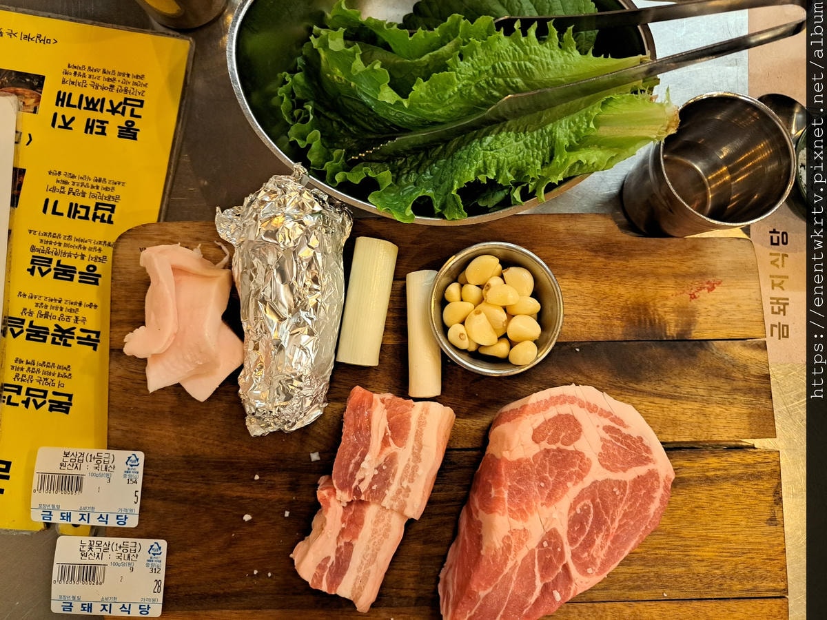 【韓國美食。首爾】金豬食堂금돼지식당丨韓國米其林推薦的人氣烤