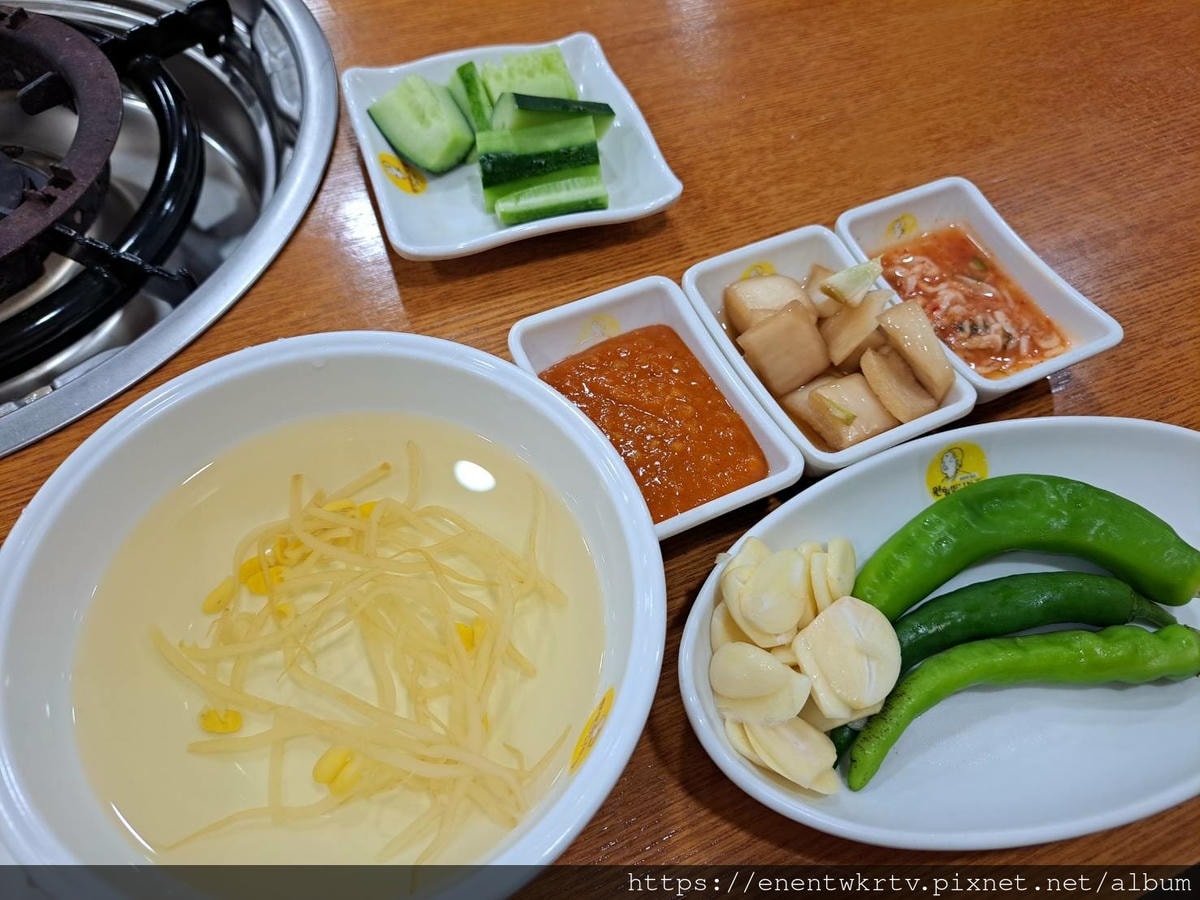 【韓國美食】元祖奶奶生菜包肉豬腳 원할머니보쌈족발丨生菜包肉