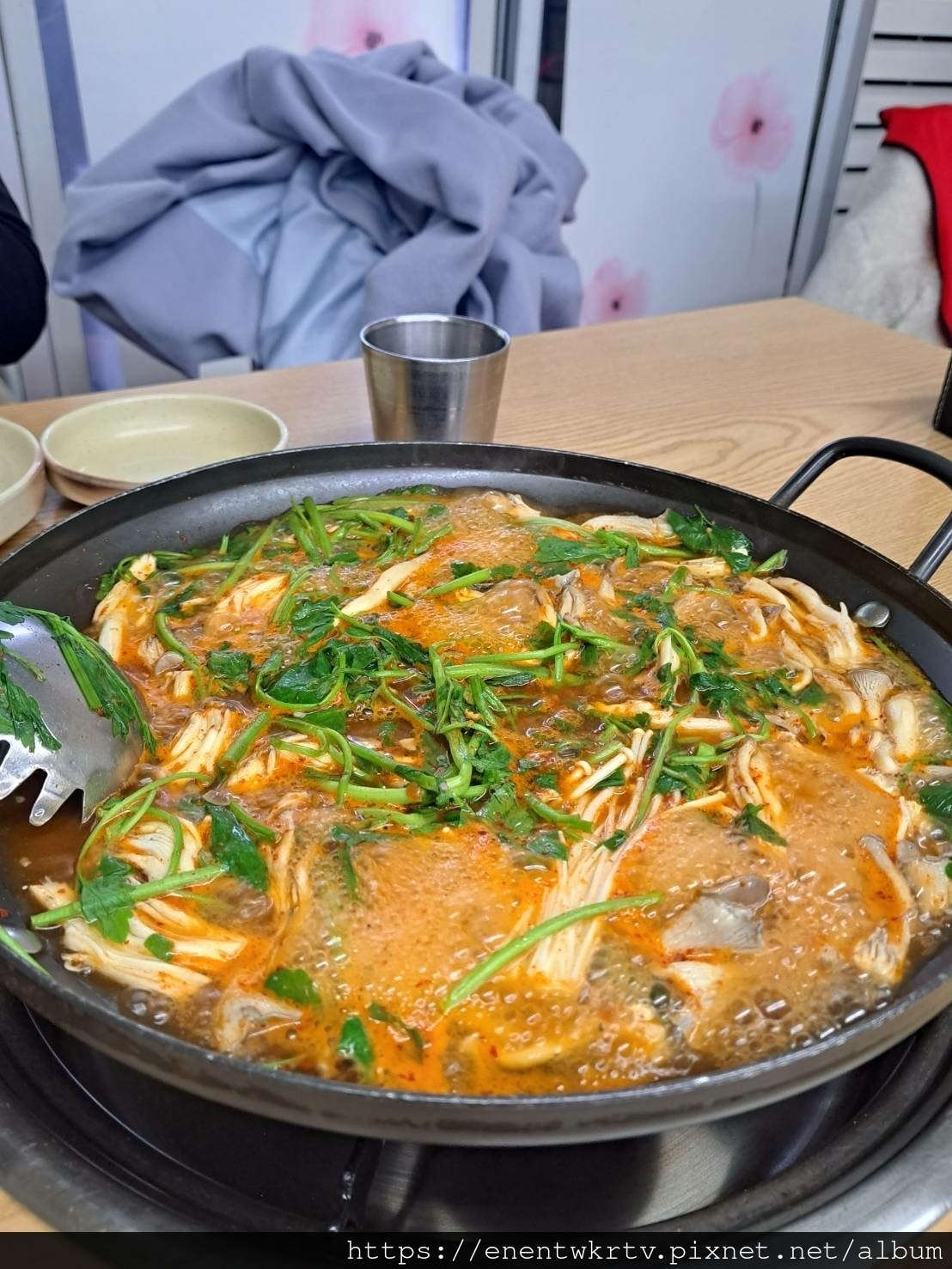【韓國美食。首爾】韓式新村刀削麵신촌칼국수,一個人也能吃的韓 【韓國美食。首爾】韓式新村刀削麵신촌칼국수,一個人也能吃的韓