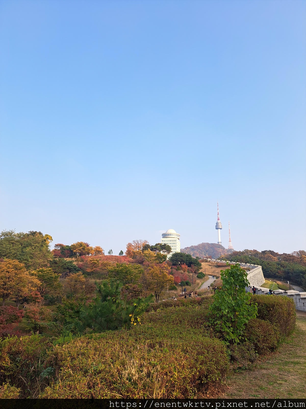 【首爾自由行丨韓國旅遊丨韓國秋天限定賞楓景點】首爾南山白凡廣 【首爾自由行丨韓國旅遊丨韓國秋天限定賞楓景點】首爾南山白凡廣