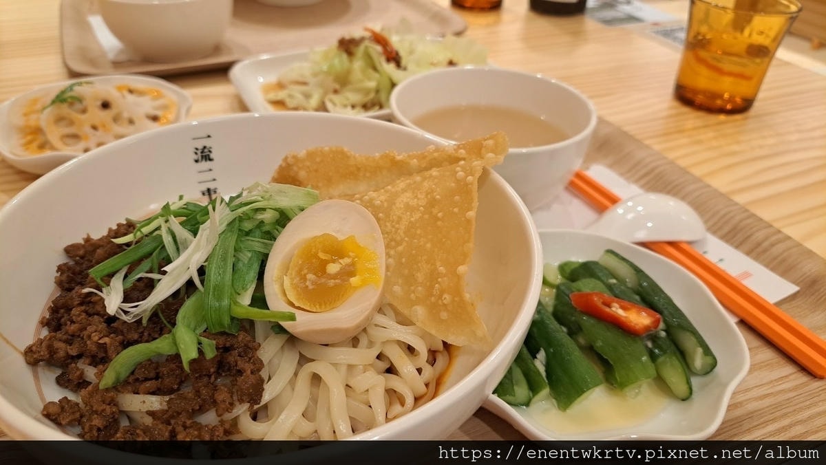 一流二事素椒麵 華山店丨火燒蝦、川味經典,香麻夠味! 一流二事素椒麵 華山店丨火燒蝦、川味經典,香麻夠味!