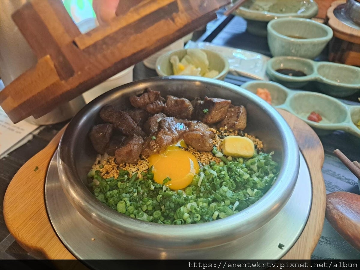 【韓國首爾排隊名店】솔솥Solsot釜飯。韓國上班族也愛的首 【韓國首爾排隊名店】솔솥Solsot釜飯。韓國上班族也愛的首