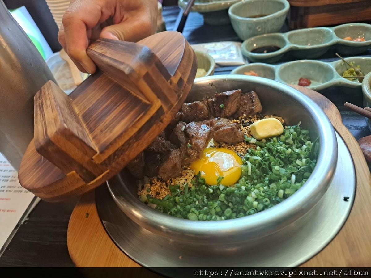 【韓國首爾排隊名店】솔솥Solsot釜飯。韓國上班族也愛的首 【韓國首爾排隊名店】솔솥Solsot釜飯。韓國上班族也愛的首
