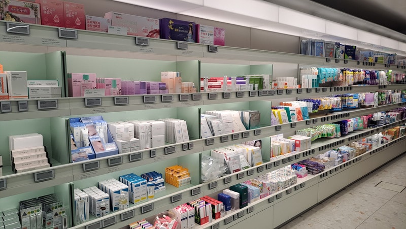 【首爾藥局推薦】 韓國現下最夯 弘益藥局홍익약국丨韓國藥妝品專門店，提供中文服務及現場退稅丨弘大藥局推薦