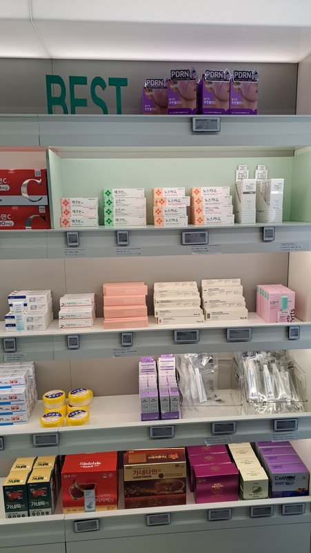 【首爾藥局推薦】 韓國現下最夯 弘益藥局홍익약국丨韓國藥妝品專門店,提供中文服務及現場退稅丨弘大藥局推薦 - 第2張圖 【首爾藥局推薦】 韓國現下最夯 弘益藥局홍익약국丨韓國藥妝品專門店,提供中文服務及現場退稅丨弘大藥局推薦