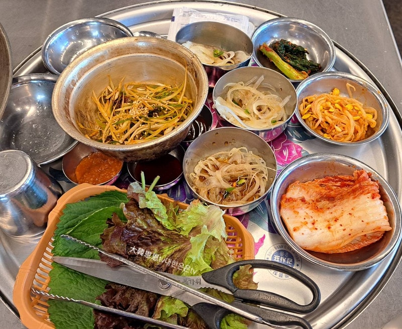 【韓國美食。弘大】弘大水芹菜烤肉목구멍홍대입구역점必吃推薦丨弘大美食。弘大烤肉推薦丨邊佑錫同款 背著善宰跑取景餐廳