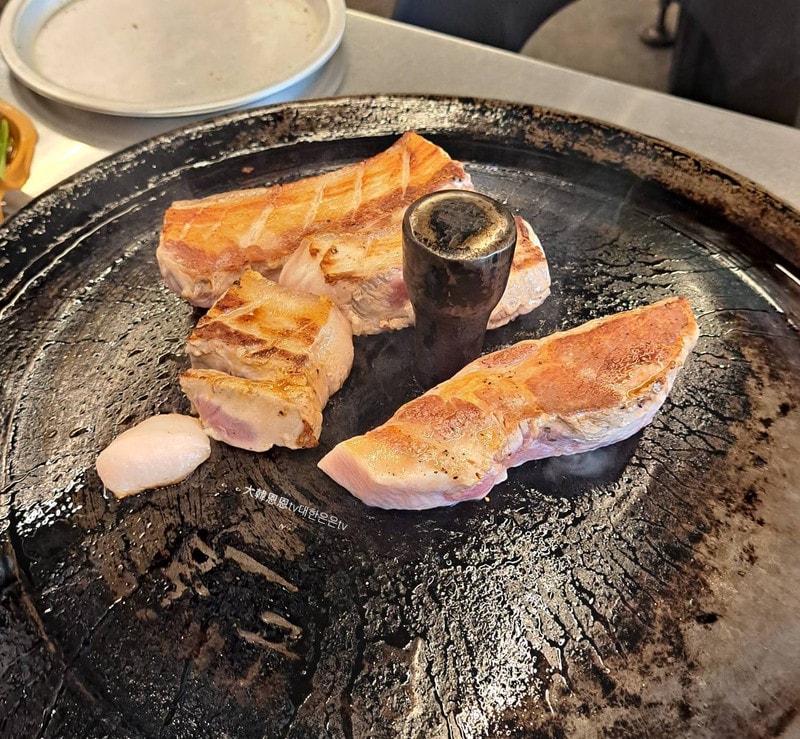 【韓國美食。弘大】弘大水芹菜烤肉목구멍홍대입구역점必吃推薦丨弘大美食。弘大烤肉推薦丨邊佑錫同款 背著善宰跑取景餐廳