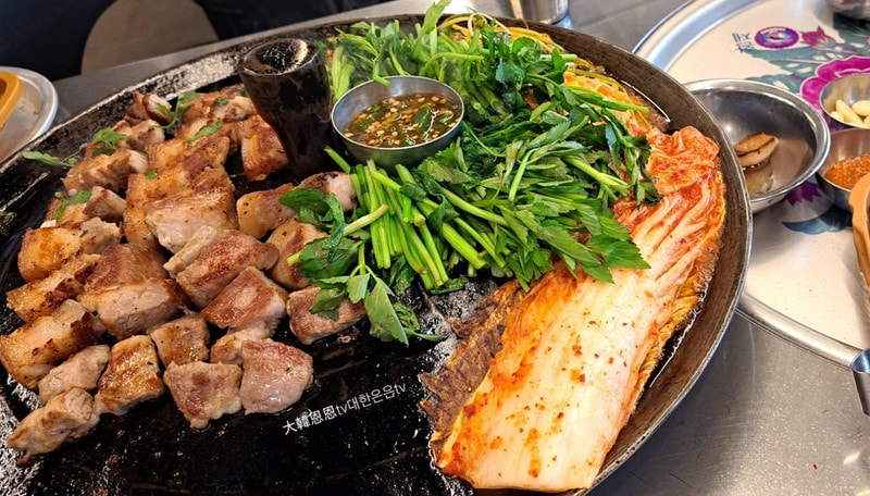 【韓國美食。弘大】弘大水芹菜烤肉목구멍홍대입구역점必吃推薦丨弘大美食。弘大烤肉推薦丨邊佑錫同款 背著善宰跑取景餐廳 - 第10張圖 【韓國美食。弘大】弘大水芹菜烤肉목구멍홍대입구역점必吃推薦丨弘大美食。弘大烤肉推薦丨邊佑錫同款 背著善宰跑取景餐廳