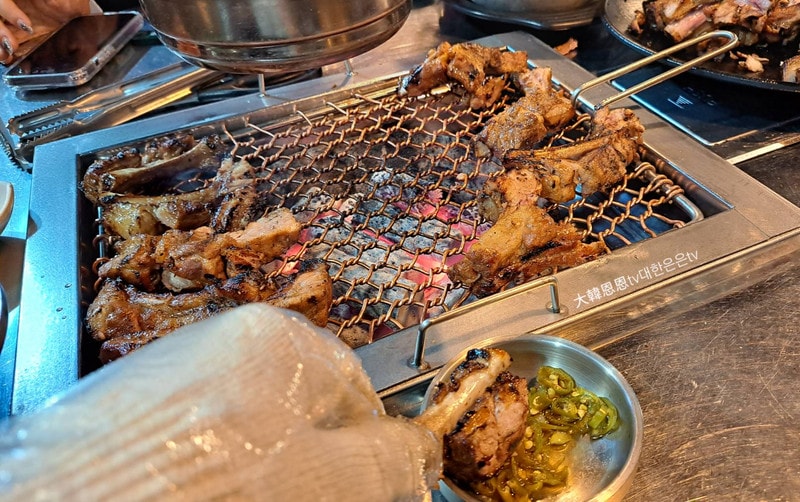 【韓國美食。江南新論峴站】SJ圭賢愛店解夢火烤豬肋排骨해몽갈비。圭賢推薦美食 - 第4張圖 【韓國美食。江南新論峴站】SJ圭賢愛店解夢火烤豬肋排骨해몽갈비。圭賢推薦美食
