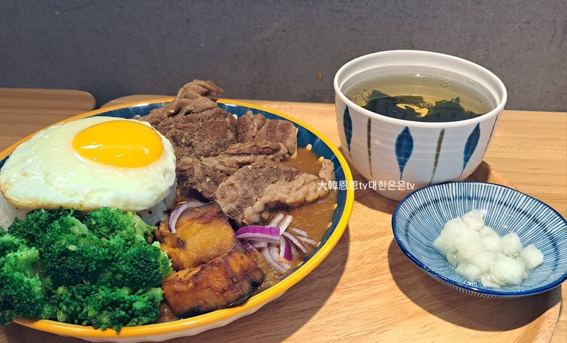 【五円·ご緣】日式咖哩定食。炸飯糰。美味手作甜點通通有！三重美食推薦評分高達4.8顆星